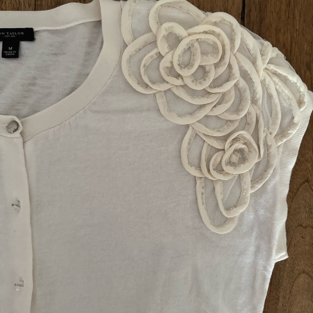 Ann Taylor Ivory Cotton Silk Cardigan Short Sleeve Beaded Appliqué Size Medium - Picture 14 of 16